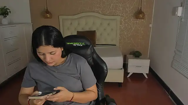 Hadley  online show from October 26, 1:00 am