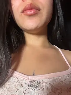 Snapshot of eileensophi chatting on February 14, 2:19 am eileensophi online show from February 14, 2:19 am