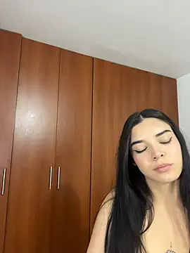 Snapshot of eileensophi chatting on February 22, 3:40 am eileensophi online show from February 22, 3:40 am