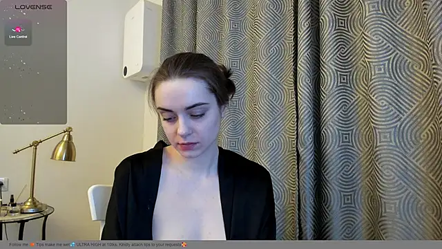 Snapshot of Hustle_Babyy chatting on February 10, 8:24 pm Hustle Babyy online show from February 10, 8:24 pm