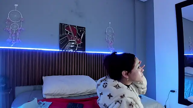 violet thomson online show from February 26, 4:25 am