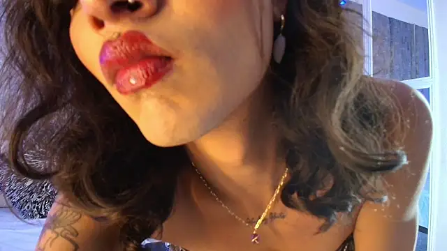 Snapshot of AliDiaz_ chatting on January 16, 7:18 pm AliDiaz online show from January 16, 7:18 pm