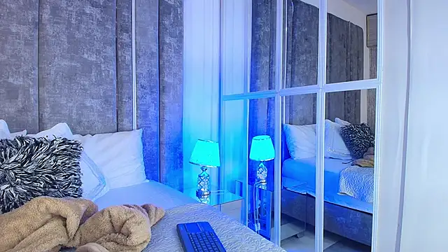 AliDiaz  online show from March 5, 7:32 pm