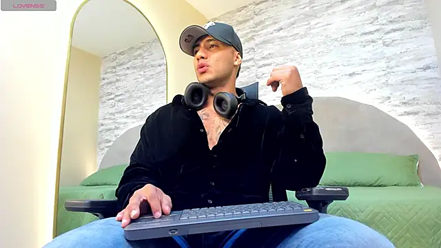 lennox ray online show from February 23, 11:44 am