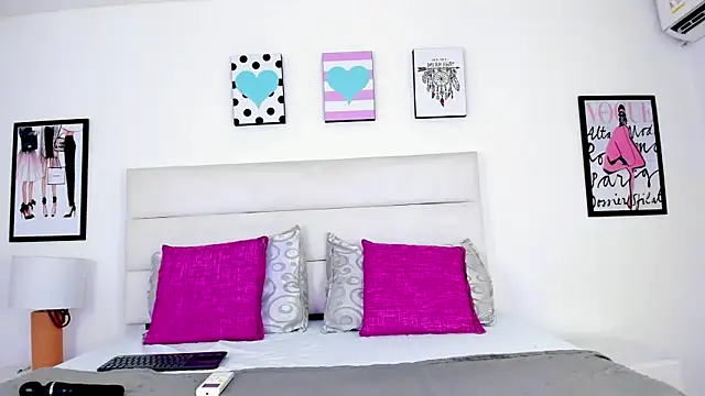 BrielaDiCaprio online show from October 21, 7:58 pm