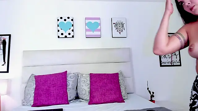 BrielaDiCaprio online show from October 23, 7:45 pm