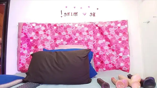 Snapshot of sharlott_miller chatting on February 11, 11:54 am sharlott miller online show from February 11, 11:54 am