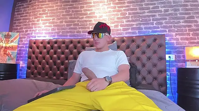 Thomas May4rs online show from February 21, 7:23 am