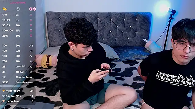 Snapshot of stiven_and_ale chatting on February 18, 10:49 am stiven and ale online show from February 18, 10:49 am