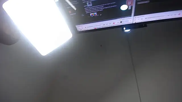 Snapshot of lunaember_cs chatting on March 15, 4:51 am lunaember cs online show from March 15, 4:51 am