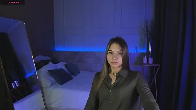 Snapshot of CharmBianca chatting on February 5, 5:52 am CharmBianca online show from February 5, 5:52 am