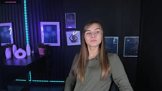 Snapshot of CharmBianca chatting on February 8, 5:29 am CharmBianca online show from February 8, 5:29 am