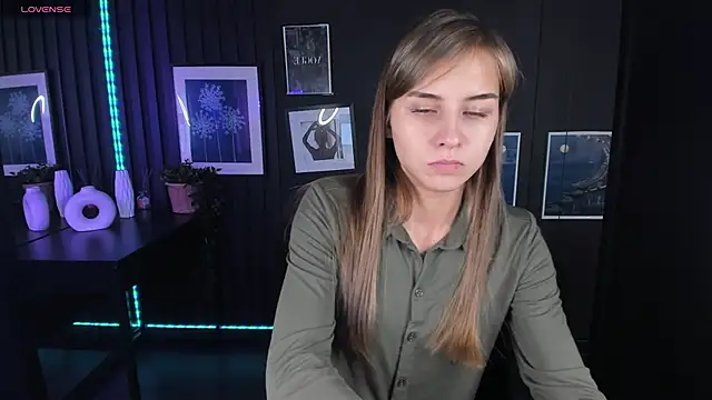 Snapshot of CharmBianca chatting on February 8, 7:27 pm CharmBianca online show from February 8, 7:27 pm