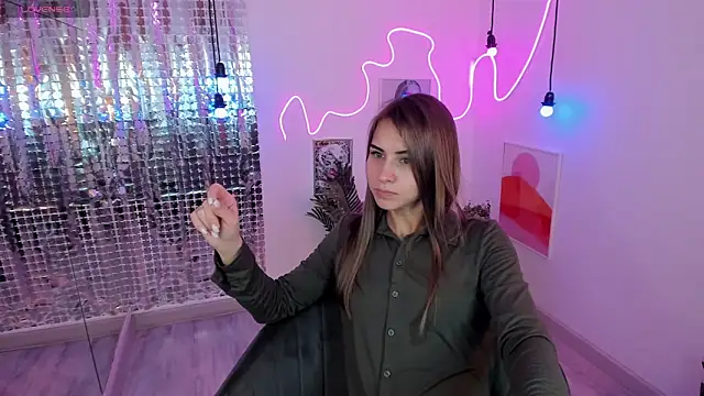 Snapshot of CharmBianca chatting on February 9, 8:22 am CharmBianca online show from February 9, 8:22 am