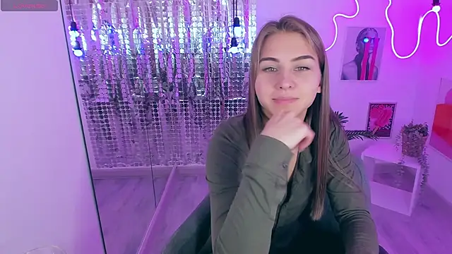 Snapshot of CharmBianca chatting on February 12, 8:27 am CharmBianca online show from February 12, 8:27 am