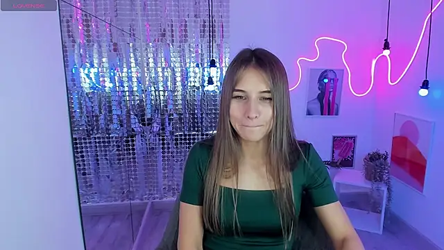 Snapshot of CharmBianca chatting on February 15, 4:45 pm CharmBianca online show from February 15, 4:45 pm