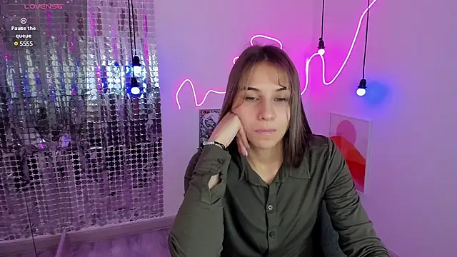 Snapshot of CharmBianca chatting on February 16, 8:21 am CharmBianca online show from February 16, 8:21 am