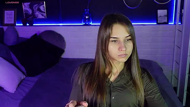 Snapshot of CharmBianca chatting on February 19, 11:49 am CharmBianca online show from February 19, 11:49 am