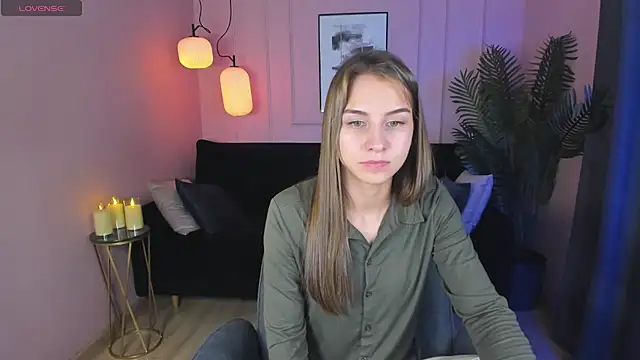 Snapshot of CharmBianca chatting on February 20, 11:53 am CharmBianca online show from February 20, 11:53 am