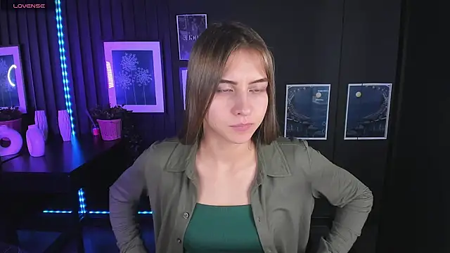 Snapshot of CharmBianca chatting on February 21, 2:27 pm CharmBianca online show from February 21, 2:27 pm