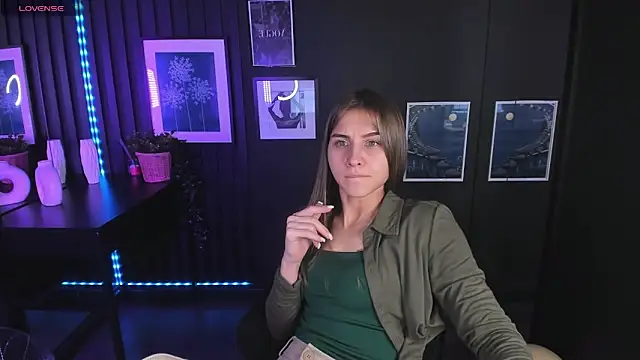 Snapshot of CharmBianca chatting on February 21, 5:31 pm CharmBianca online show from February 21, 5:31 pm