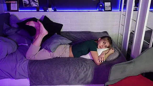 Snapshot of CharmBianca chatting on February 22, 11:46 am CharmBianca online show from February 22, 11:46 am