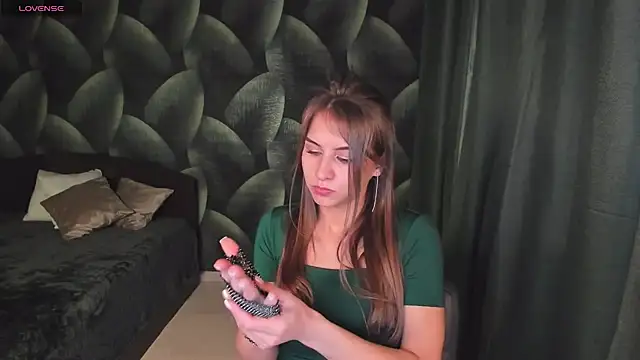 Snapshot of CharmBianca chatting on March 6, 10:41 am CharmBianca online show from March 6, 10:41 am