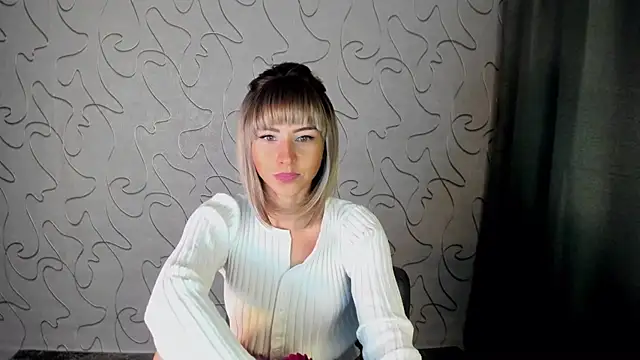 Snapshot of CharmBianca chatting on September 21, 11:45 am CharmBianca online show from September 21, 11:45 am