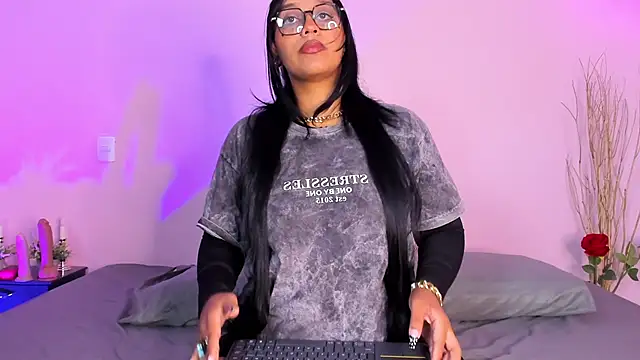 Snapshot of aleya_bliss chatting on January 30, 12:37 pm aleya bliss online show from January 30, 12:37 pm