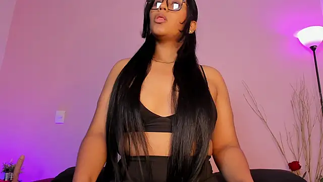 Snapshot of aleya_bliss chatting on February 6, 1:10 pm aleya bliss online show from February 6, 1:10 pm