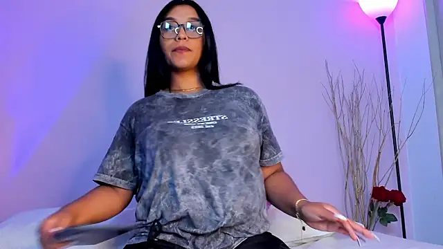 Snapshot of aleya_bliss chatting on February 17, 1:21 pm aleya bliss online show from February 17, 1:21 pm