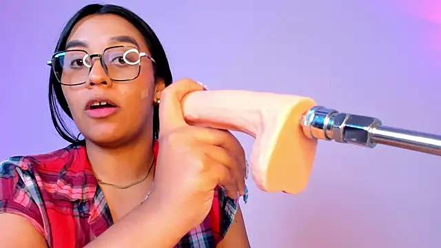 Snapshot of aleya_bliss chatting on February 19, 7:27 pm aleya bliss online show from February 19, 7:27 pm