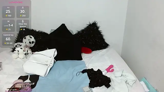 Lunasquirt1985 online show from January 18, 10:52 am