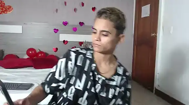 Liiamthompson online show from February 19, 9:17 am