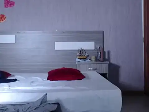 Liiamthompson online show from February 20, 8:47 pm