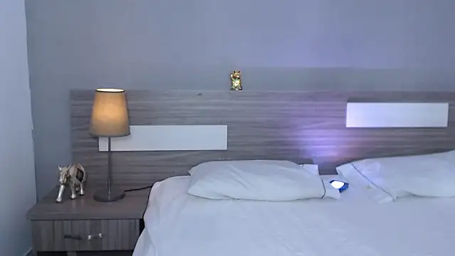 Liiamthompson online show from September 28, 9:25 am