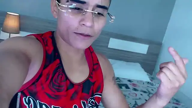 Liiamthompson online show from October 2, 11:23 pm