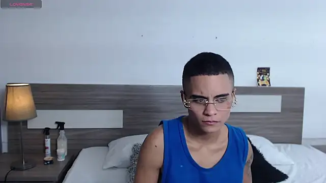 Liiamthompson online show from October 29, 7:15 pm