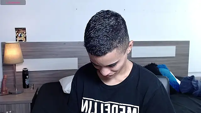 Liiamthompson online show from November 16, 6:13 pm