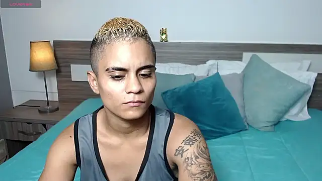 Liiamthompson online show from January 31, 7:12 pm