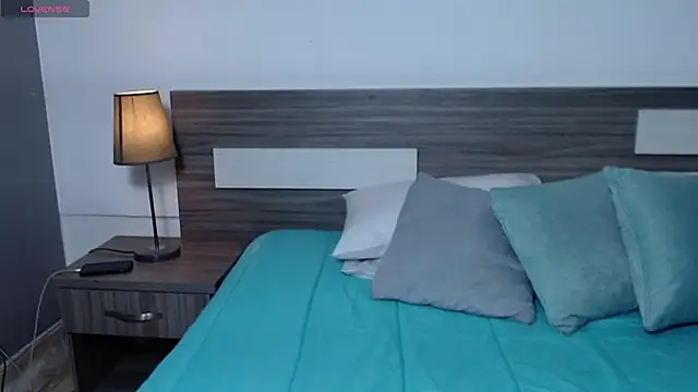 Liiamthompson online show from February 21, 7:15 pm