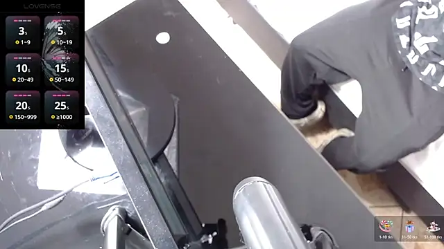 Liiamthompson online show from April 2, 9:40 am