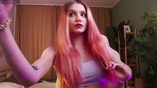 Snapshot of Gretchen_Mol chatting on January 13, 7:35 am Gretchen Mol online show from January 13, 7:35 am