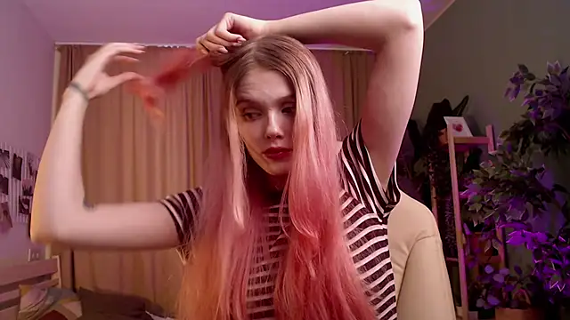 Snapshot of Gretchen_Mol chatting on January 14, 7:36 am Gretchen Mol online show from January 14, 7:36 am