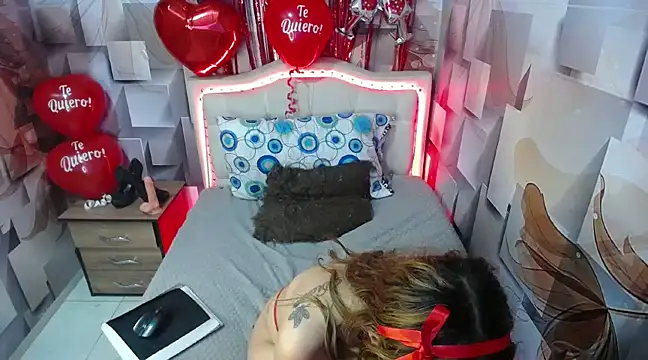 Snapshot of nicolee_millerr chatting on February 14, 4:31 pm nicolee millerr online show from February 14, 4:31 pm