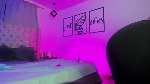 nicolee millerr online show from January 17, 1:38 pm