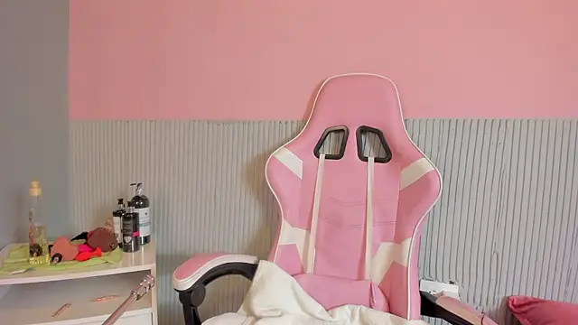 yeikafoxy online show from March 27, 11:43 am