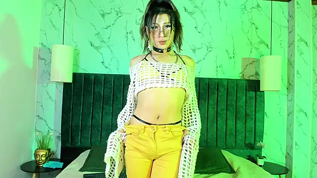 Snapshot of Alexa_vandercloude chatting on October 23, 8:40 pm Alexa vandercloude online show from October 23, 8:40 pm