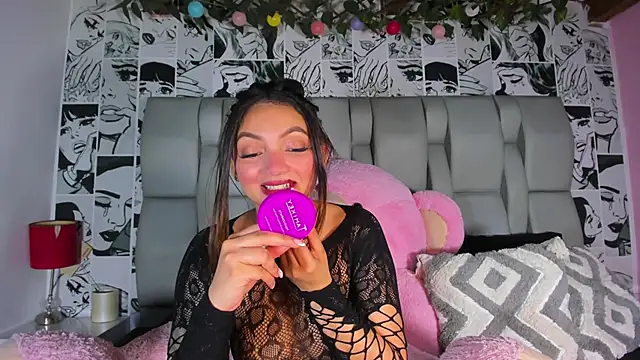 Snapshot of LucyRosse chatting on March 29, 11:21 am LucyRosse online show from March 29, 11:21 am