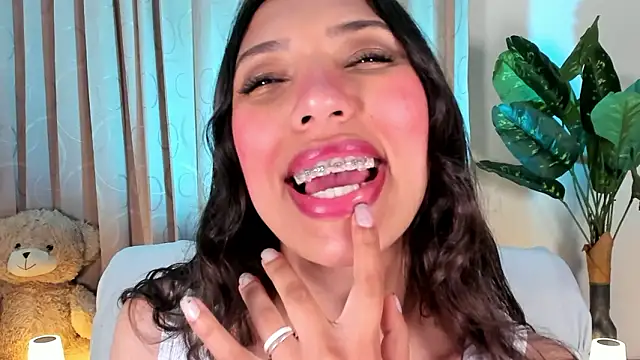 Miss veronicaa2 online show from February 23, 1:30 pm